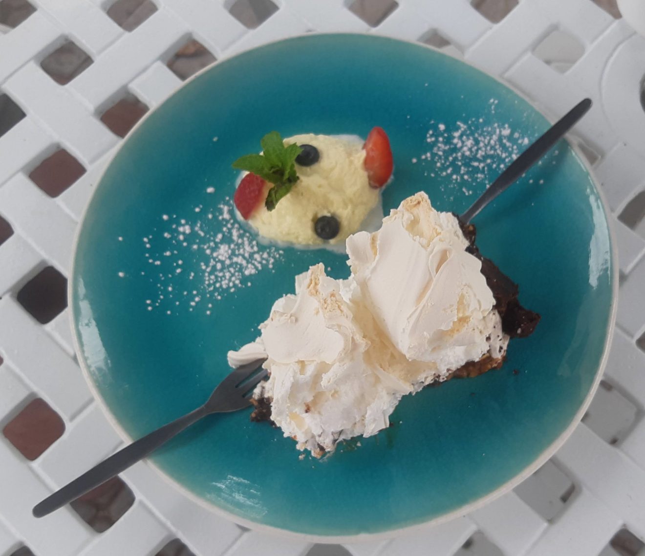 roaming >> a calm oasis of a restaurant in the city